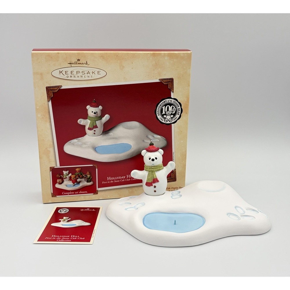 Hallmark 2002 Hollyday Hill Snow Cub Club Bear Ornament Display Base Vintage New